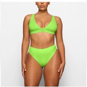 Nwt. Skims plunge bikini top and mid rise bottoms